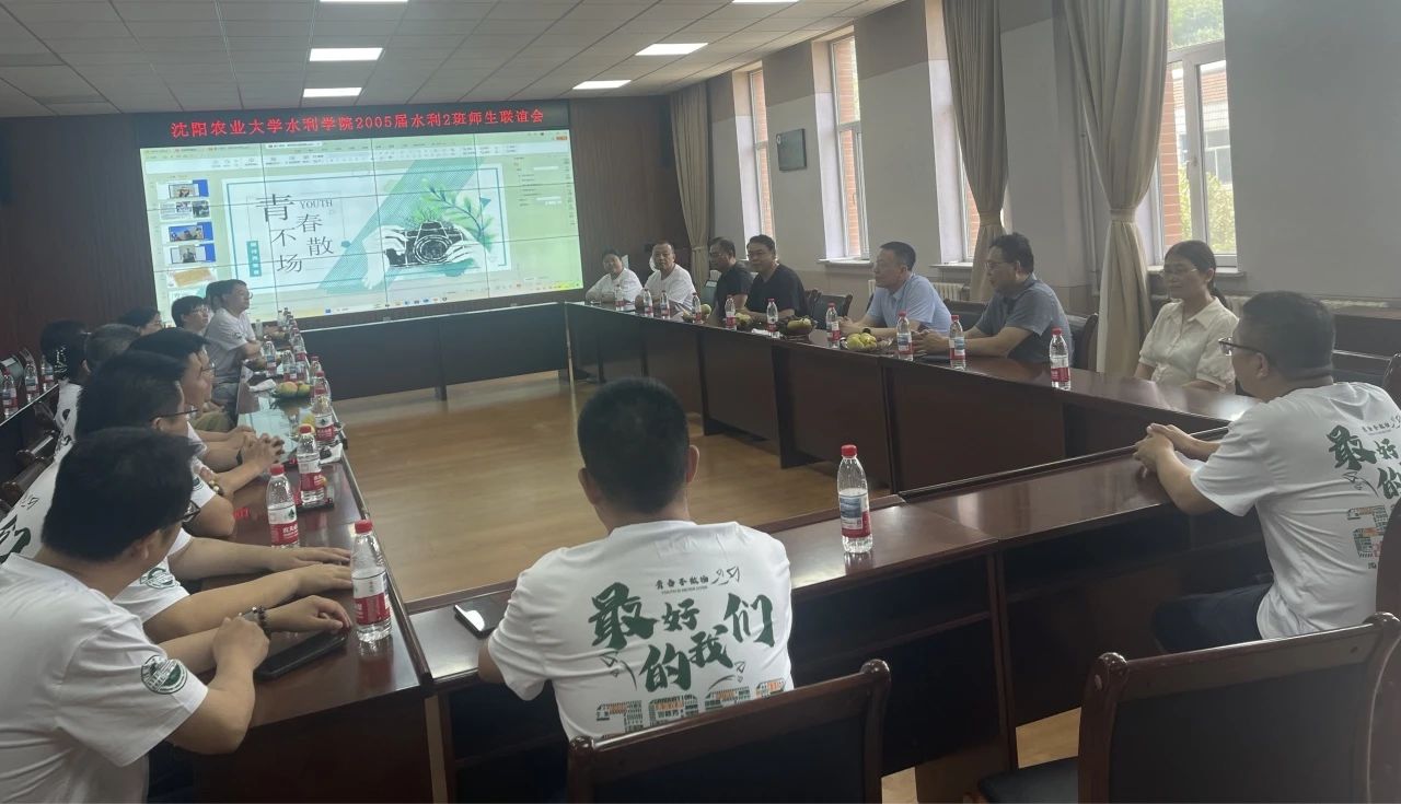 绿意漫过小径